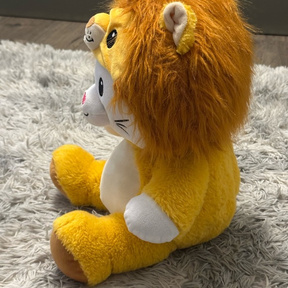 Disguisimals Whiskers the Lion Cat plush toy 
Peek-a-Boo - Picture 4 of 4